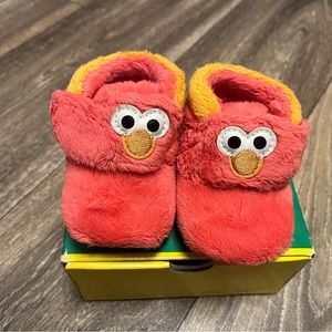 Elmo uggs for infants in great condition limited edition